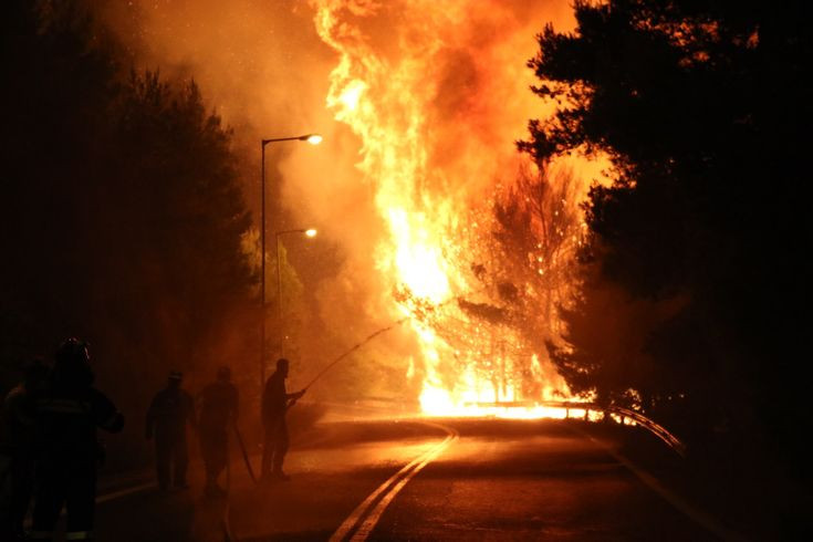 Καίγεται για τρίτη ημέρα η ανατολική Αττική-Τα μέτωπα, όλες οι πληροφορίες